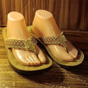 Ugg flip flop sandals 9